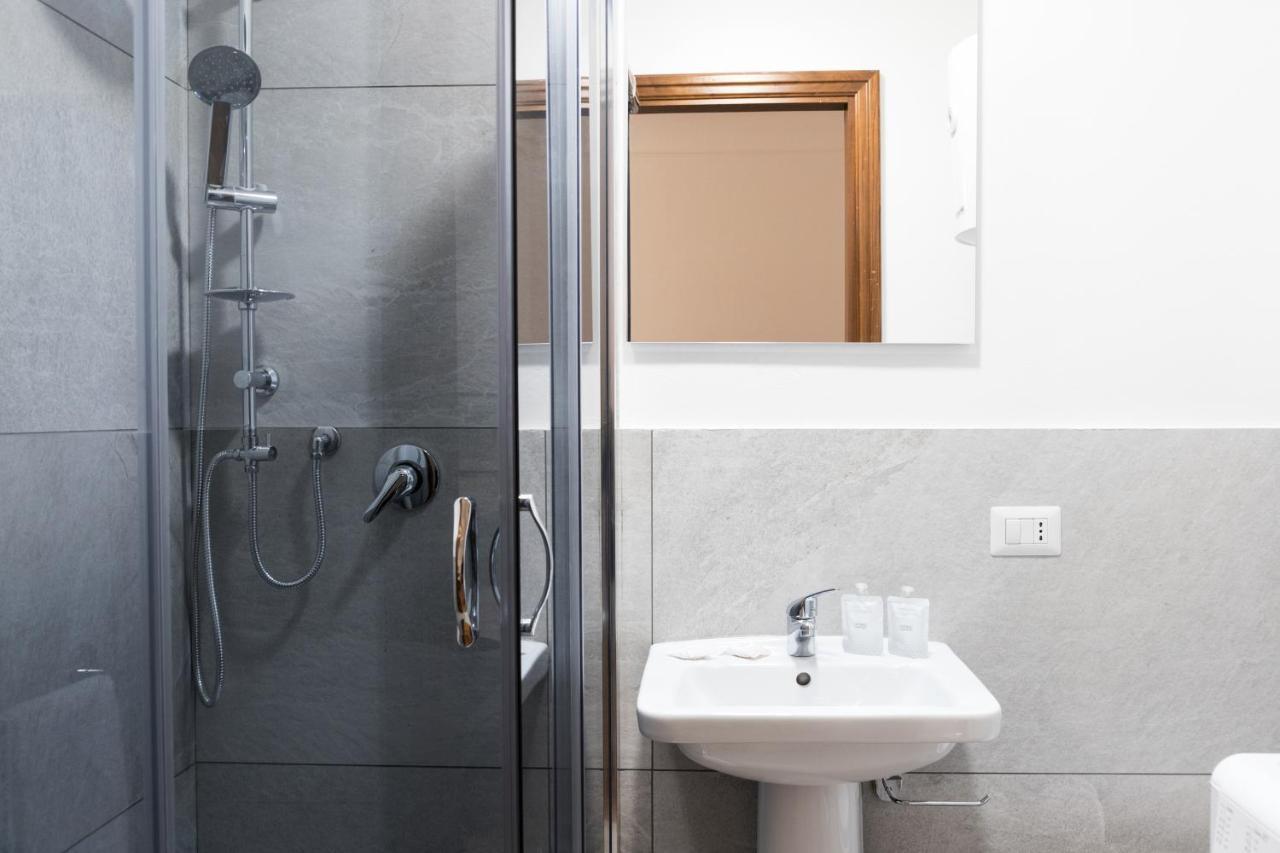 4 design apartments near Milan central station Esterno foto